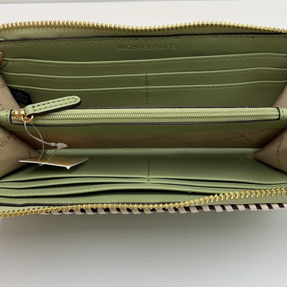 MICHAEL KORS JET SET TRAVEL LARGE THREE QUARTER ZIP WALLET LIGHT SAGE MULTI - Picture 5 of 16